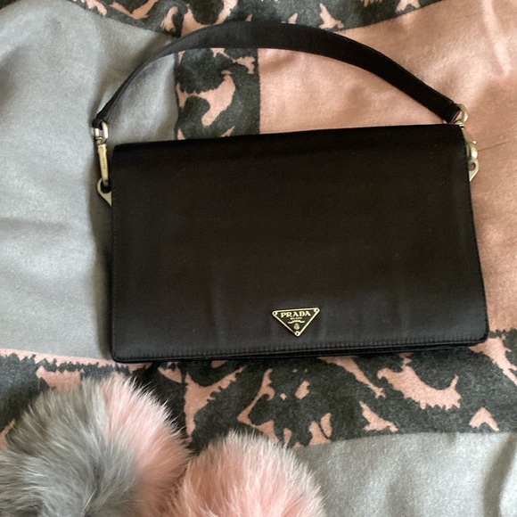 Prada Silk Black Medium Shoulder Bag With Logo Flower Lining Detachable Strap - Picture 2 of 16